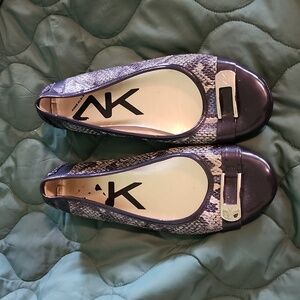 Anne Klein flats Size 8.5 Navy